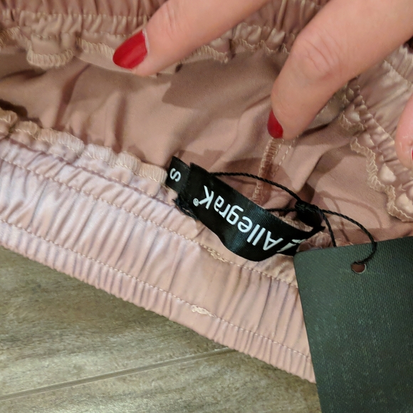 ❄️ 3/$25 ✨HOST PICK✨🆕Pretty Pink Satin Joggers - New with Tags! - Picture 10 of 13